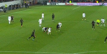 1638655692012035708.gif 欧冠高清赛事平台-【法甲】梅西中柱 姆巴佩替补补时助攻 巴黎客场平
