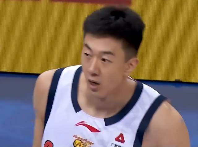 欧冠直播官网下载-广东遭豪门3杀,杜锋无奈,双外援尽力,他仨凑合,他俩拖了后腿