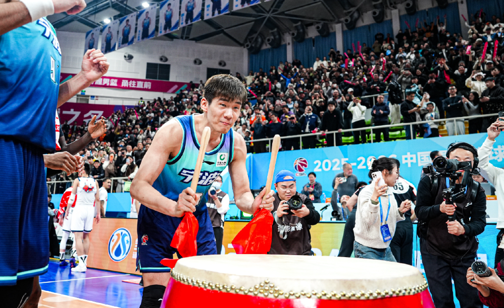 欧冠客户端下载-3加时!辽宁打出神剧本,深圳爆冷跌出前四,一阶段仅2队有冠军相